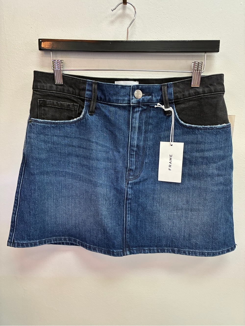 Frame NWT Denim Women's Two-Tone Denim Mini Skirt in Blue and Black